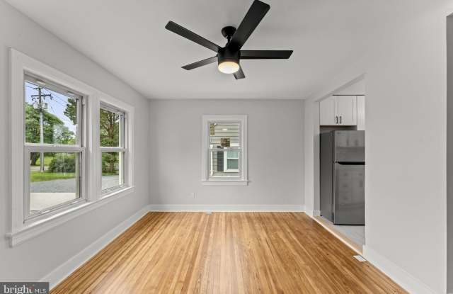1818 ORANGE Road Gallery 4