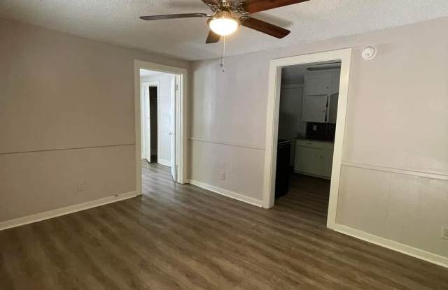 610 West Brazos Street - 2 photos photos