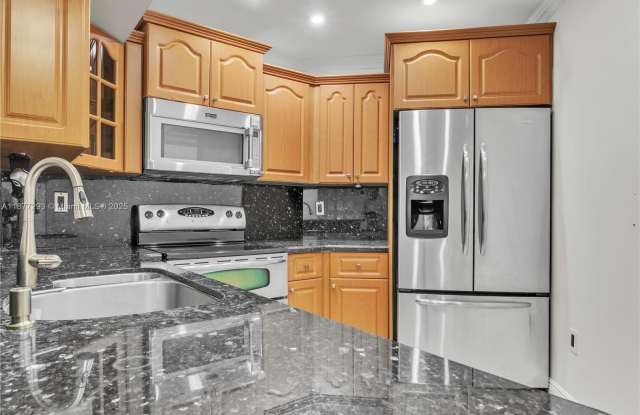 9725 Fontainebleau Blvd photos photos