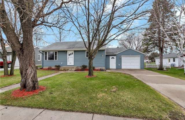 3 Bedroom 1 Bath Home in St. Joseph! - 212 East Minnesota Street, St. Joseph, MN 56374