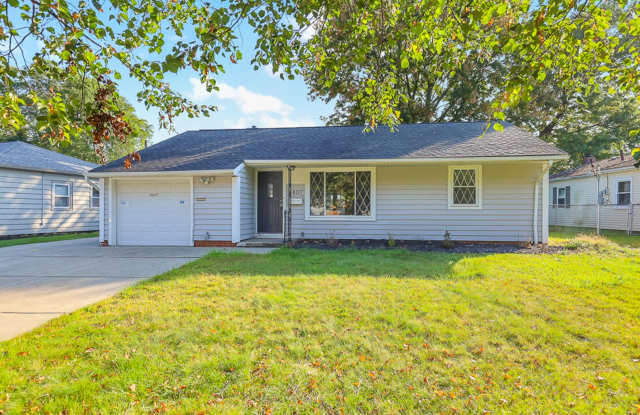 2 Bed/1.5 Bath Ranch Parma Hts! photos photos