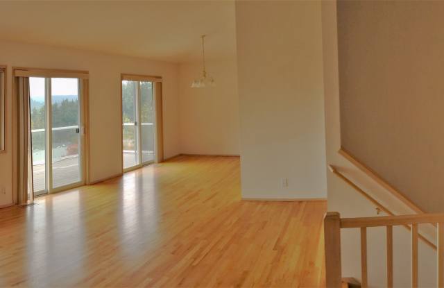 18420 13th Ave NE Gallery 3