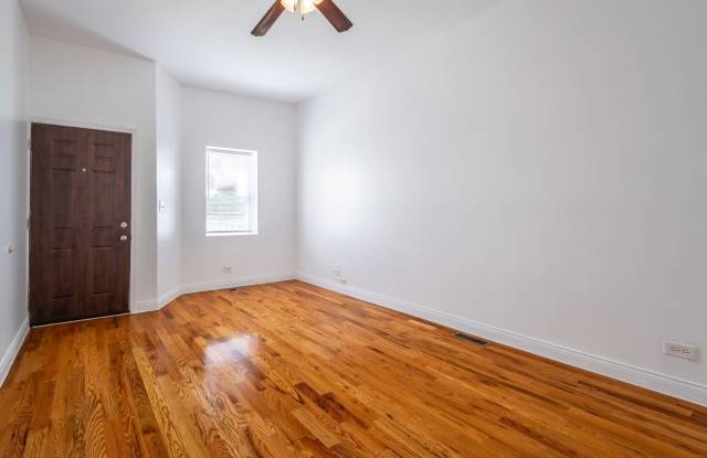 4256 W Grenshaw Street Gallery 3