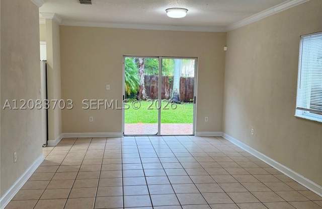 2601 NE 41st Cir Gallery 3