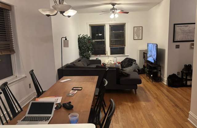 1319 West Addison Street Gallery 4