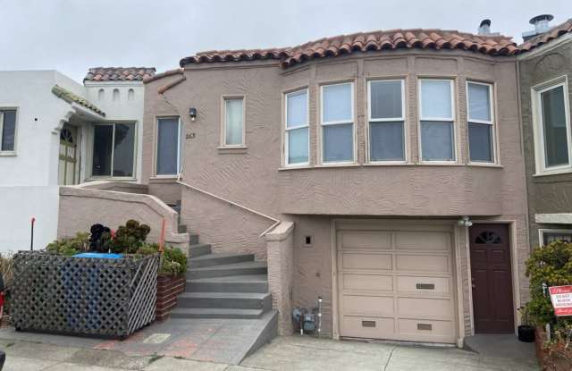 Top Floor Remodeled 2BD/1BA Flat Available Now! photos photos