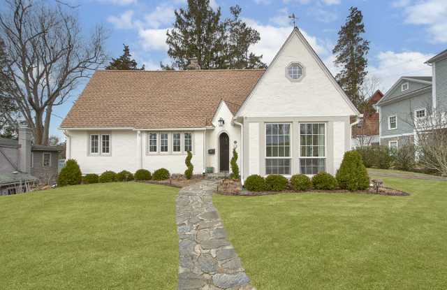 319 Oakland Beach Ave photos photos