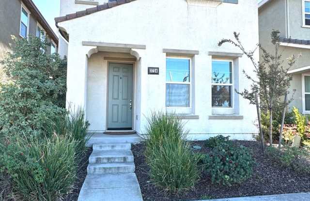 Natomas 3 Bedroom Home with a loft for rent! photos photos