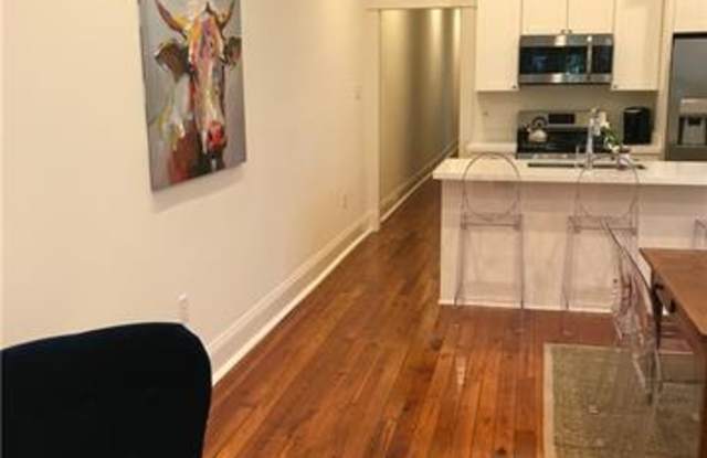 5216 MAGAZINE Street Gallery 3