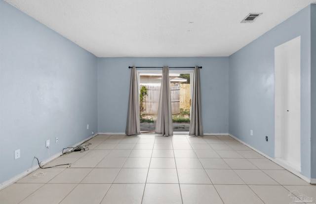 1555 Greenbriar Pkwy - 1555 Green Briar Parkway, Santa Rosa County, FL 32563