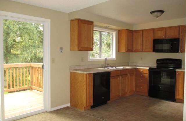 Spacious Salmon Creek Home on a Quarter-Acre Lot – Don’t Miss Out! Gallery 4