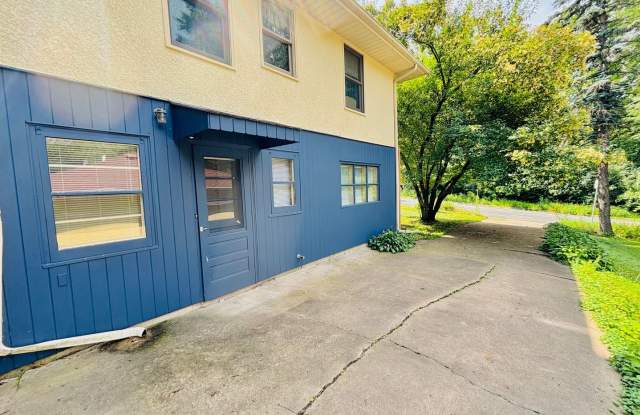 Quaint 1bed 1bath Lower Level Unit, With Private Entry and Driveway. photos photos