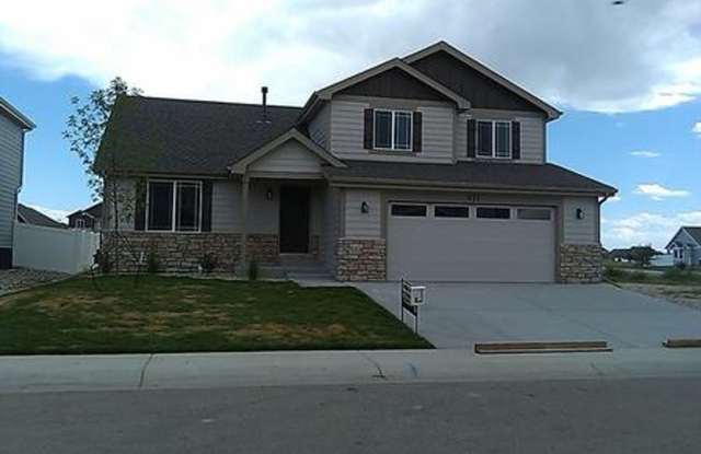 Spacious 3-Bed, 2-Bath Home – Perfectly Located Near Downtown Windsor! - 611 Denali Court, Windsor, CO 80550