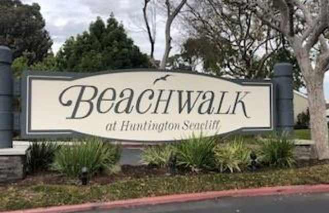Updated 2 bedroom townhome Just Minutes from Downtown & the Beach photos photos Updated 2 bedroom townhome Just Minutes from Downtown & the Beach photos photos