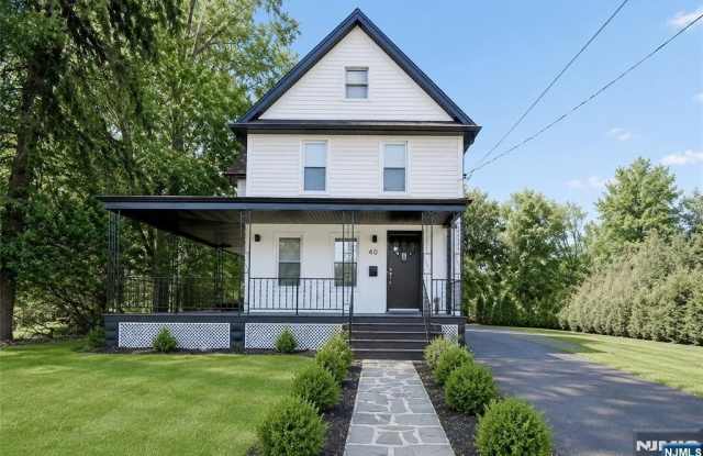 40 Grant Avenue Gallery 2