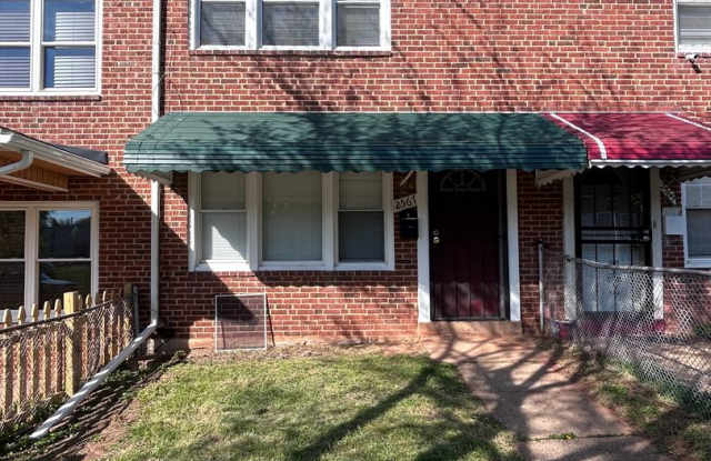 Baltimore - 2 Bedrooms + Den and 1 baths Available! Gallery 1