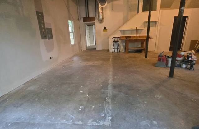 Room in 3 Bedroom Home at Barrett Springs Dr photos photos