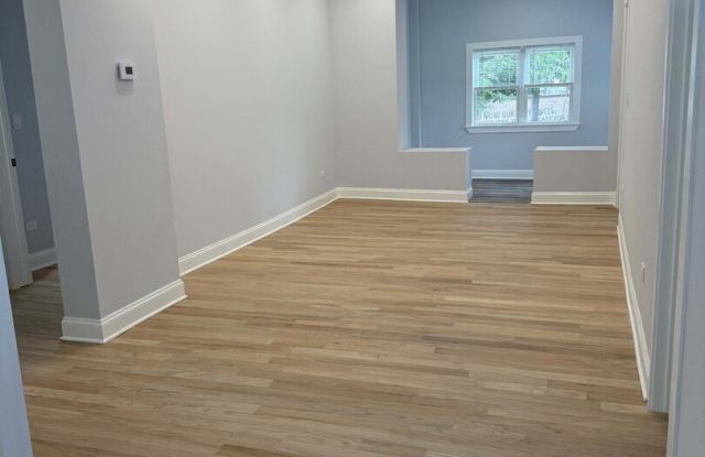 3801 W Belle Plaine Avenue Gallery 4