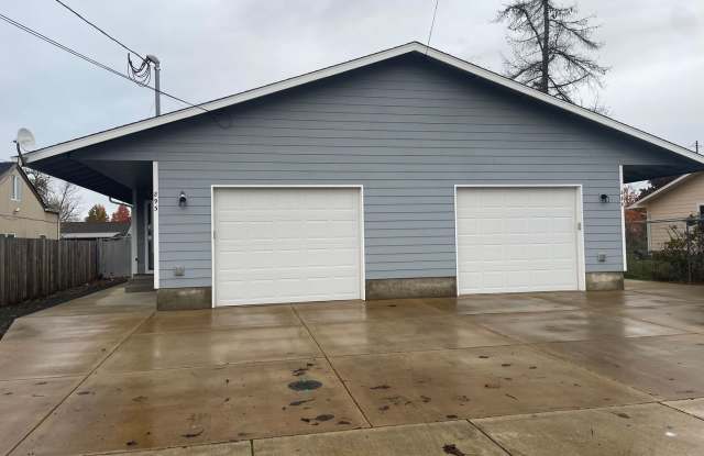 Convieniently located charming duplex with modern updates! photos photos