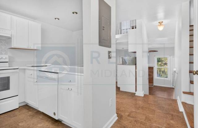 129 Village Walk Gallery 3