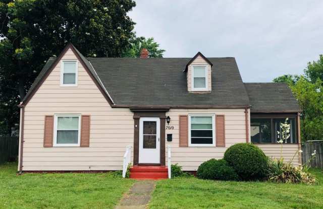 Adorable 3 bdrm/1 bath Home Located in Desirable West End! photos photos