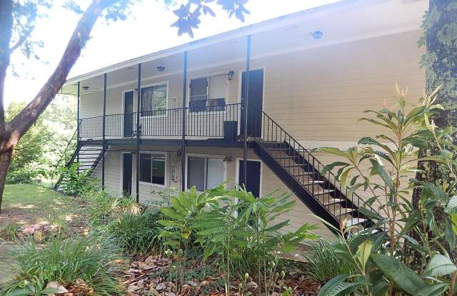 WALKABLE 2/1 TWN w/ New Carpets & Washer/Dryer! Close to Downtown! $1075/month Avail NOW! photos photos
