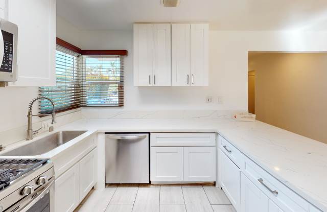 6225 Hobart St. photos photos