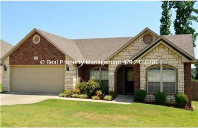 Beautiful 3 bed 2 bath home in Van Buren!!! **Coming Available in September** photos photos