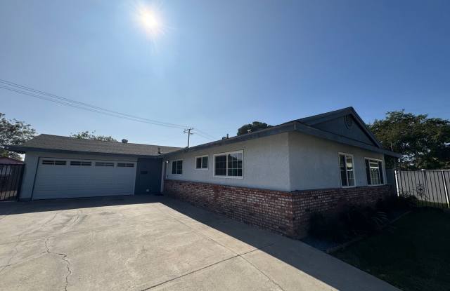 Beautiful 4Bd/2Ba Home w/Pool, Fully Fenced Large Backyard in Corona! - 1046 Gentle Drive, Corona, CA 92880