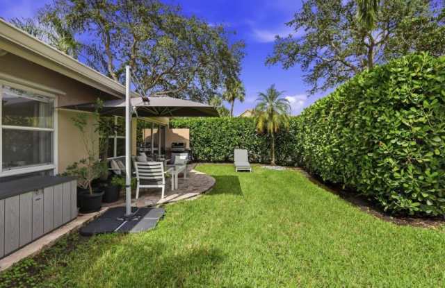 2501 MAHOGANY Pl. Gallery 1