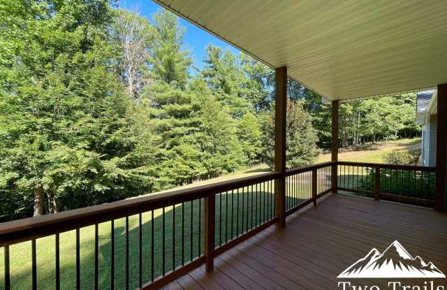 PRIVATE 3BED/2BATH IN HORSE SHOE Gallery 3