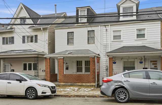 Charming 3-Bedroom Pittsburgh Home with Spacious Yard and Classic Porch photos photos