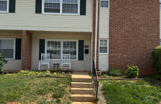 Adorable 2 Bedroom Townhome with Pool Access! photos photos