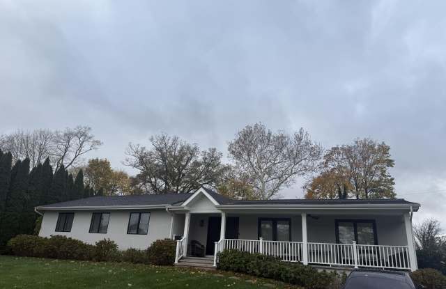 884 Red Oaks Drive Gallery 2