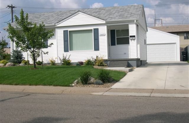 1449 N 12th St - 1449 North 12th Street, Bismarck, ND 58501