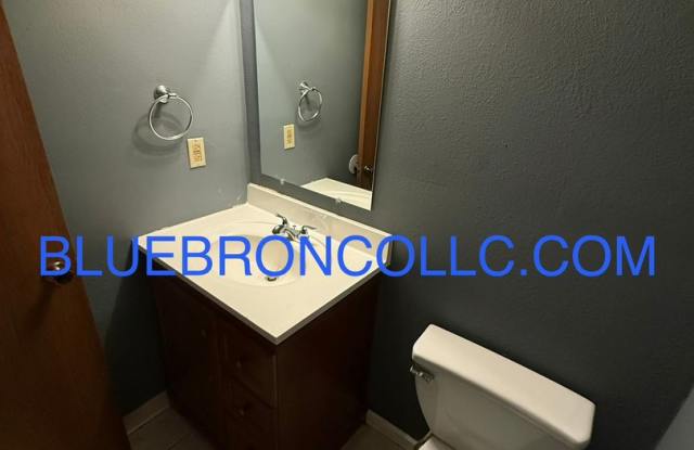 This one will go fast, marvelous 3 bedroom for great price in Lee's Summit Gallery 3