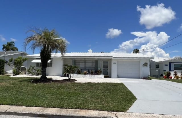 12524 5TH ISLE - 12524 5th Isle, Hudson, FL 34667