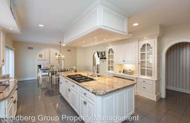 9908 Bentcross Drive Gallery 3