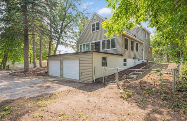 8508 Waters Edge Dr - 8508 Waters Edge Drive, Chanhassen, MN 55317