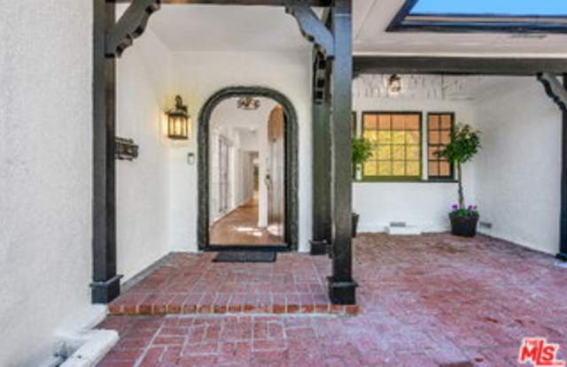 629 North Rexford Drive Gallery 4