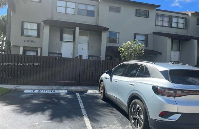 10060 NW 9th St Cir - 10060 Northwest 9th Street Circle, Fountainebleau, FL 33172 10060 NW 9th St Cir - 10060 Northwest 9th Street Circle, Fountainebleau, FL 33172