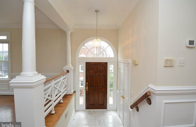 6327 BARCROFT MEWS DRIVE Gallery 4