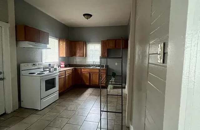 House For Rent 2350 Avenue C Beaumont, TX 77701 Gallery 4