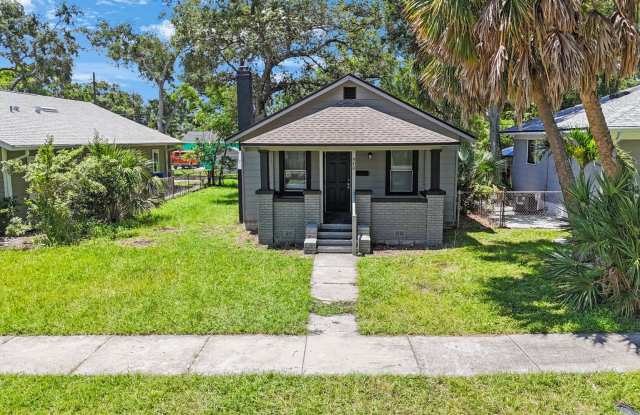 Cosy 2 bedroom 1 bath home with nice size yard $1990 SECTION 8 WELCOME photos photos
