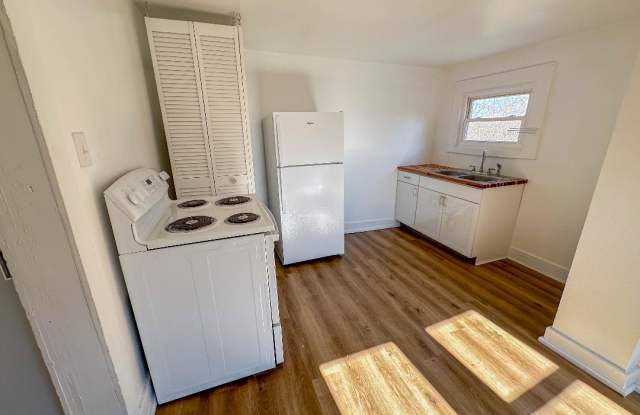 346 Holbrook St - 346 Holbrook Street, Danville, VA 24541