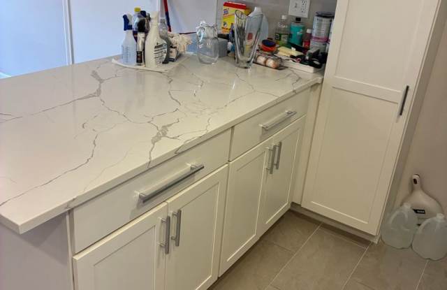Huge 1 bed in Burlington Gallery 3