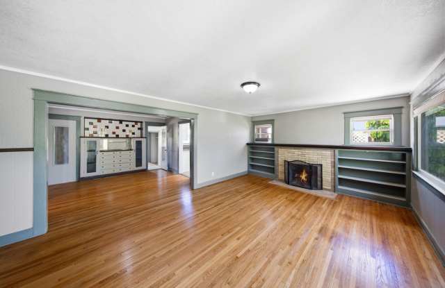 Classic Anaheim Living with Prime Location Gallery 4