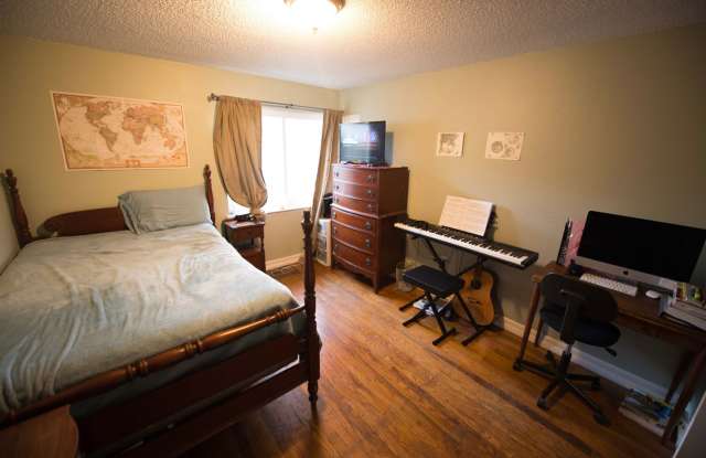 Charming Englewood Home | 3 Bed + 2 Bath Near South Broadway & Harvard Gulch Gallery 1
