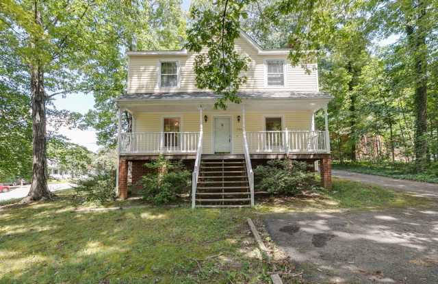 Charming 3 bedroom House with a Huge Yard -3bed/2.5ba AVAILABLE NOW photos photos