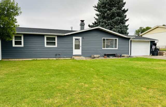 3 Bed, 2 Bath Pet Friendly in the Heights Gallery 1